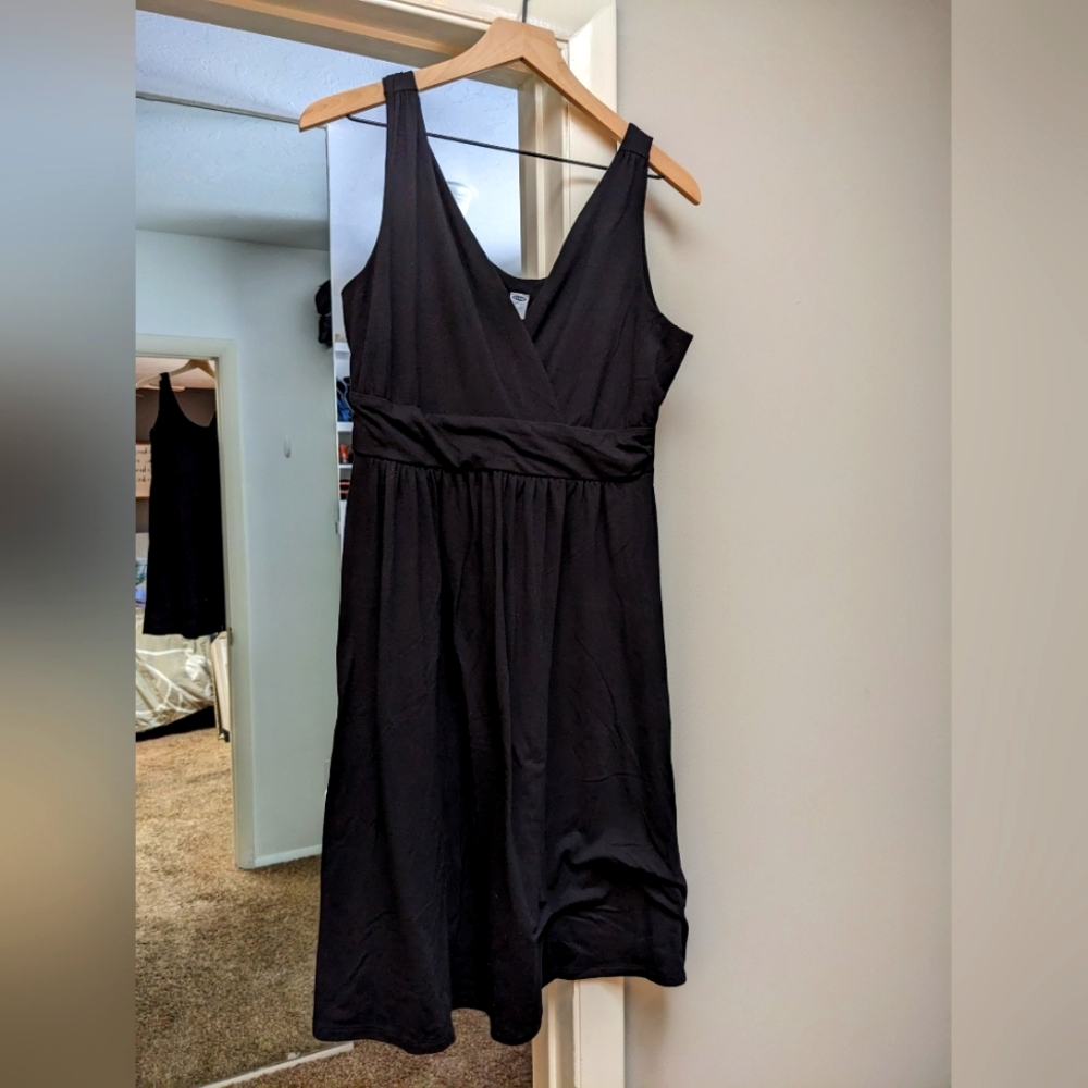EUC Old Navy Black V-Neck Tank Maternity Dress, M